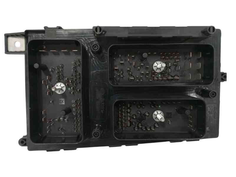 CAJA RELES / FUSIBLES