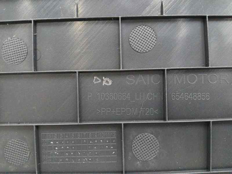 GUARNECIDO PUERTA DELANTERA IZQUIERDA