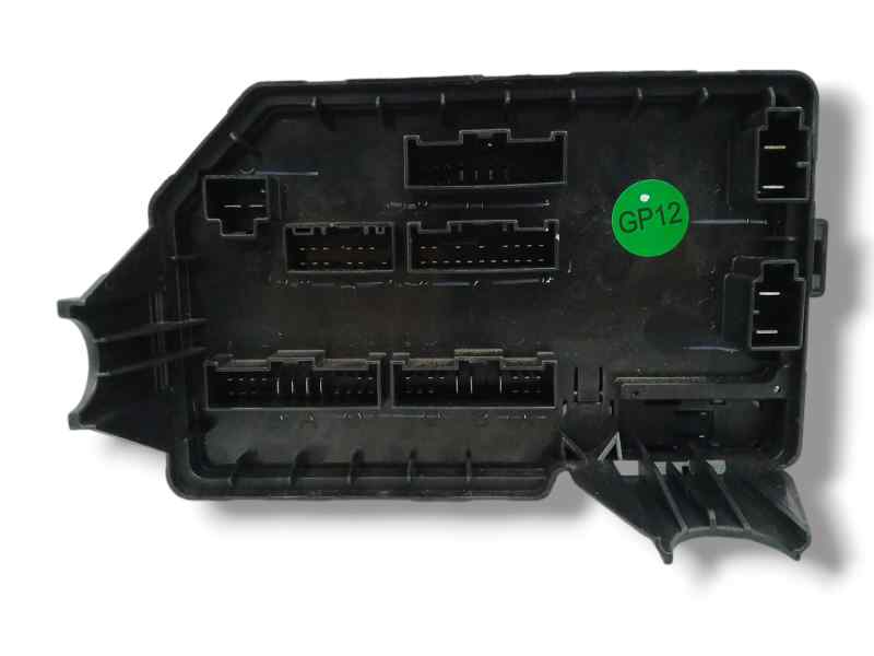 CAJA RELES / FUSIBLES