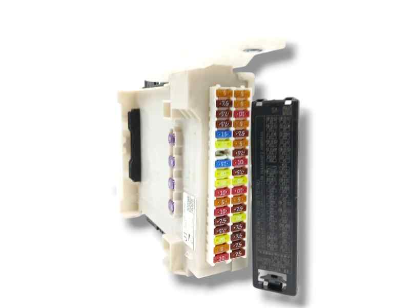 CAJA RELES / FUSIBLES