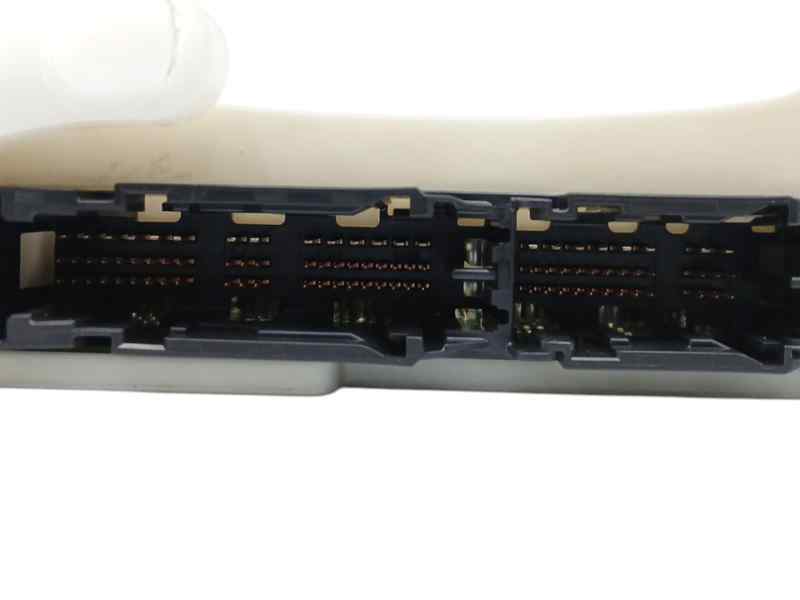 CAJA RELES / FUSIBLES