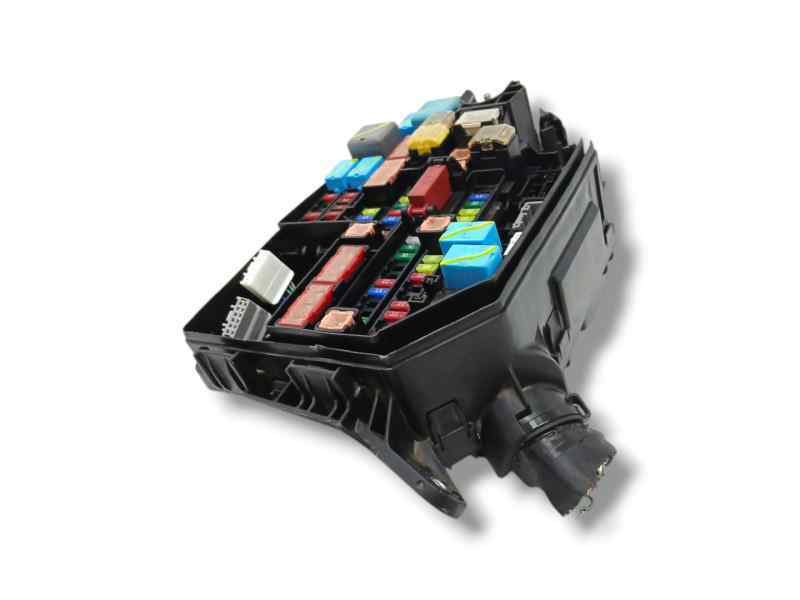 CAJA RELES / FUSIBLES