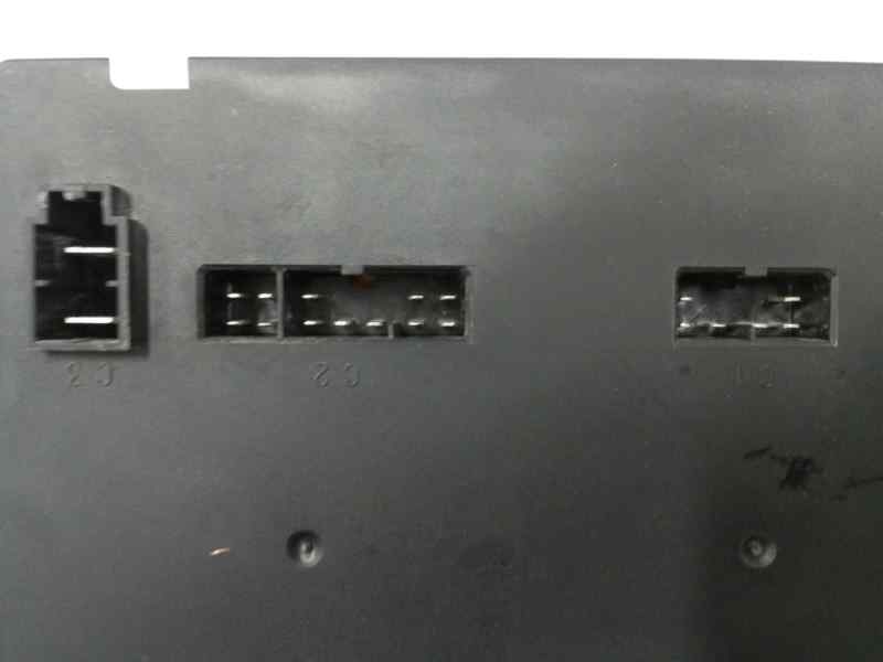 CAJA RELES / FUSIBLES