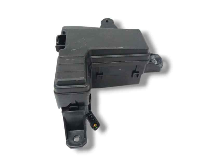 CAJA RELES / FUSIBLES