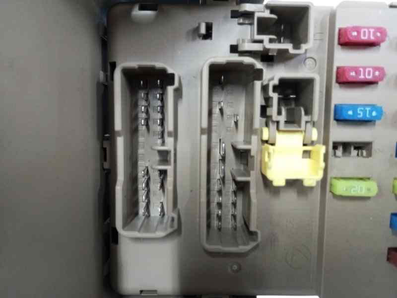 CAJA RELES / FUSIBLES