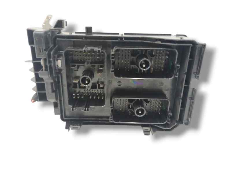 CAJA RELES / FUSIBLES