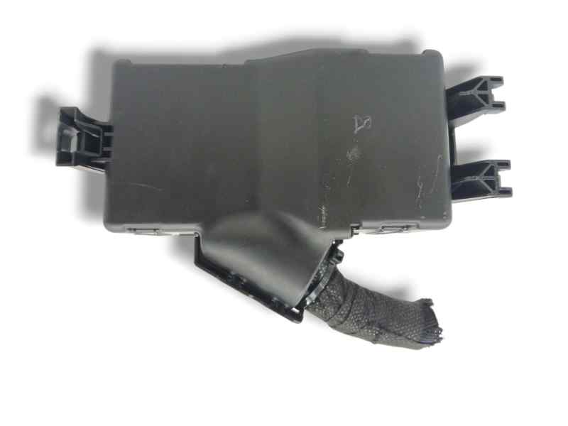 CAJA RELES / FUSIBLES