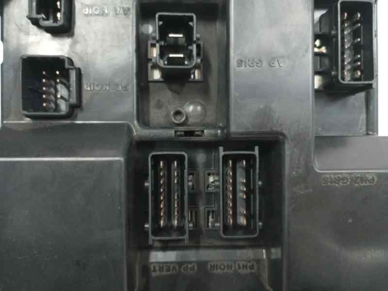 CAJA RELES / FUSIBLES