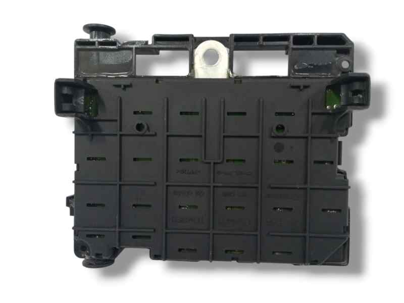 CAJA RELES / FUSIBLES
