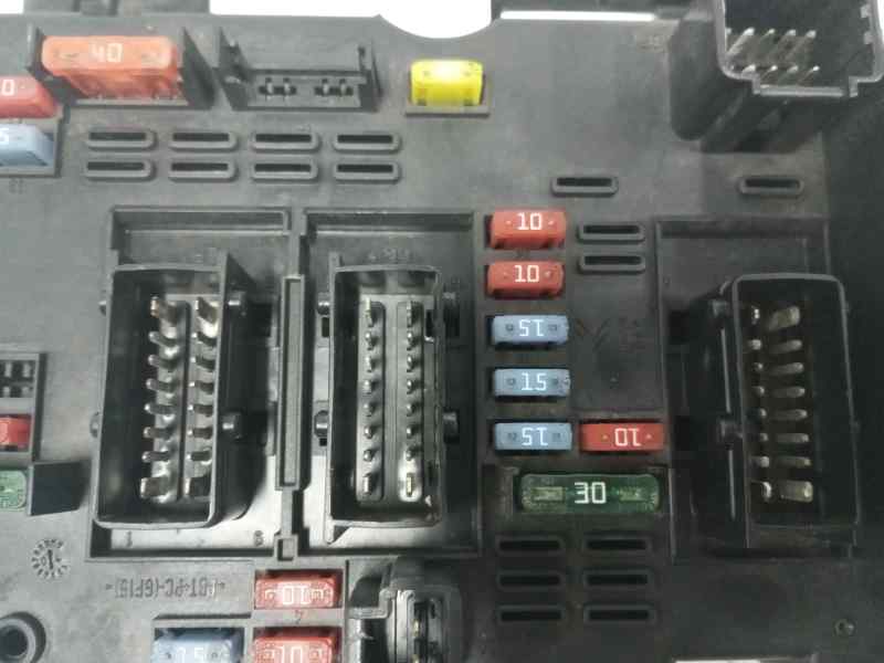 CAJA RELES / FUSIBLES