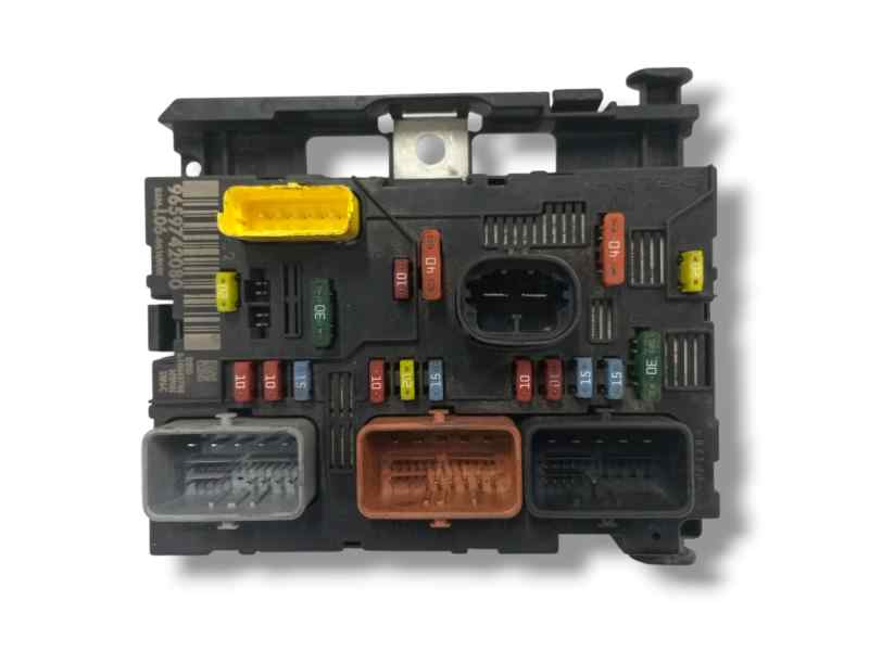 CAJA RELES / FUSIBLES