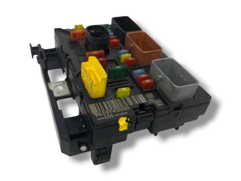 CAJA RELES / FUSIBLES