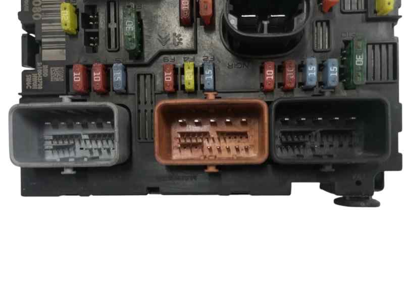 CAJA RELES / FUSIBLES