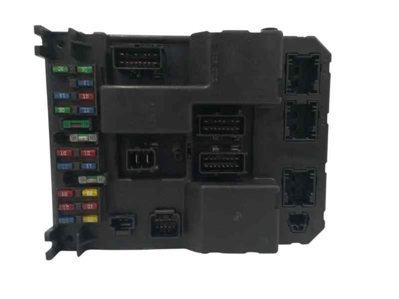CAJA RELES / FUSIBLES
