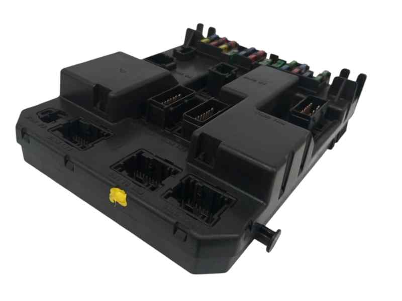 CAJA RELES / FUSIBLES