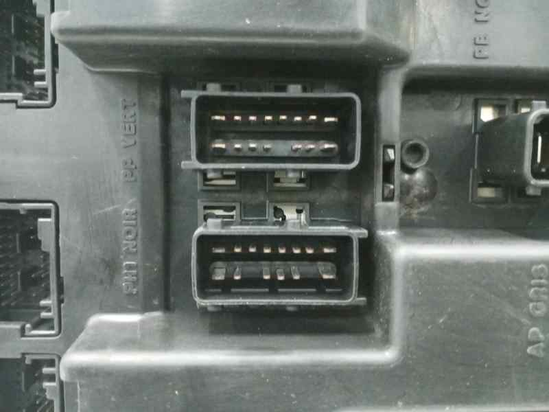 CAJA RELES / FUSIBLES