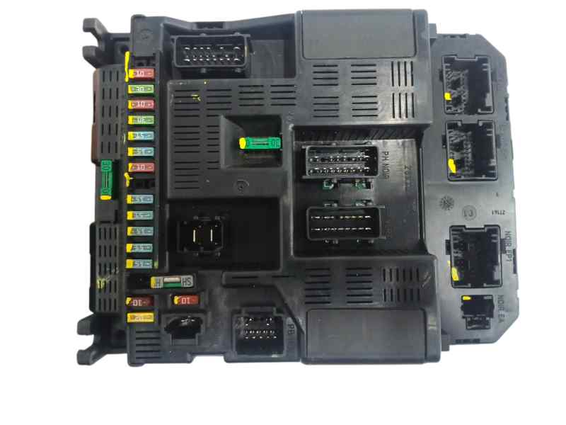 CAJA RELES / FUSIBLES