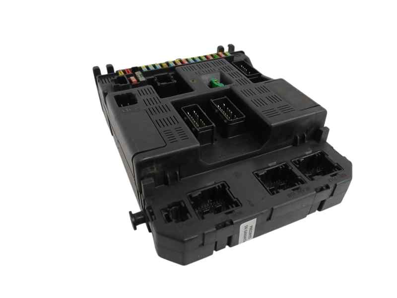 CAJA RELES / FUSIBLES