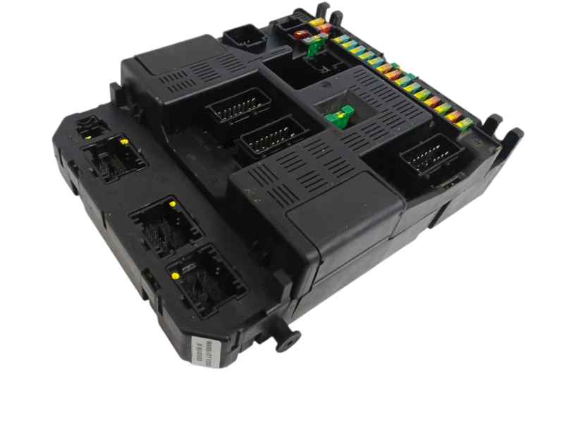 CAJA RELES / FUSIBLES