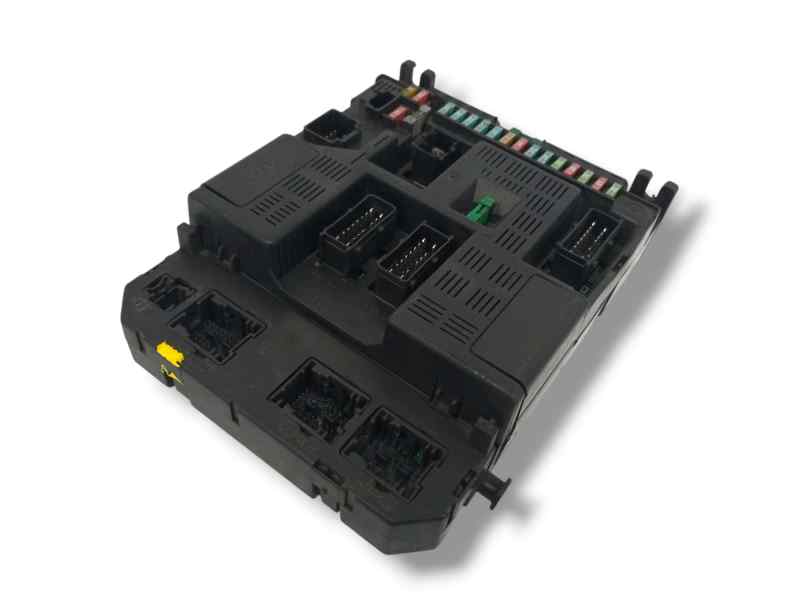 CAJA RELES / FUSIBLES