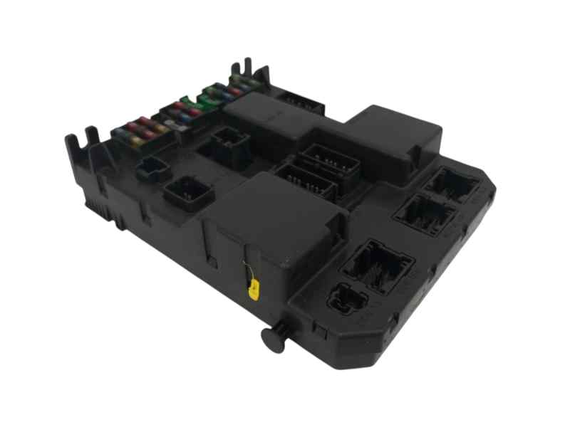 CAJA RELES / FUSIBLES