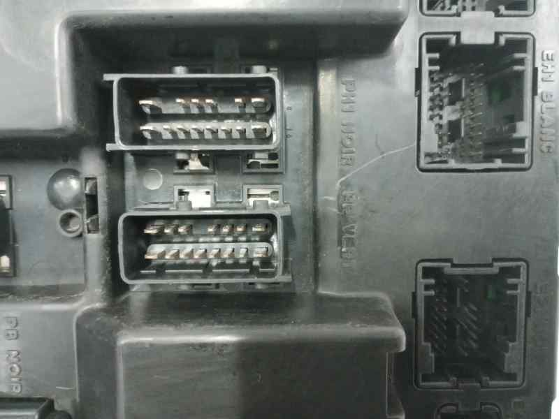 CAJA RELES / FUSIBLES