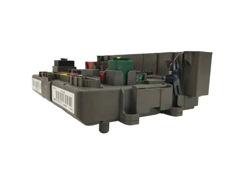 CAJA RELES / FUSIBLES
