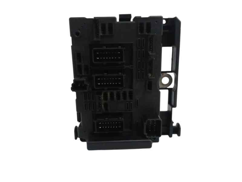 CAJA RELES / FUSIBLES