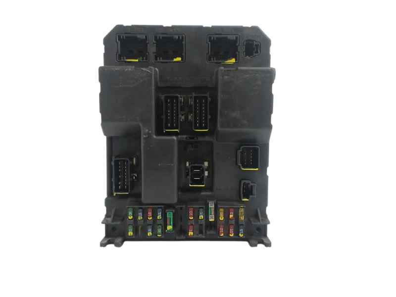 CAJA RELES / FUSIBLES