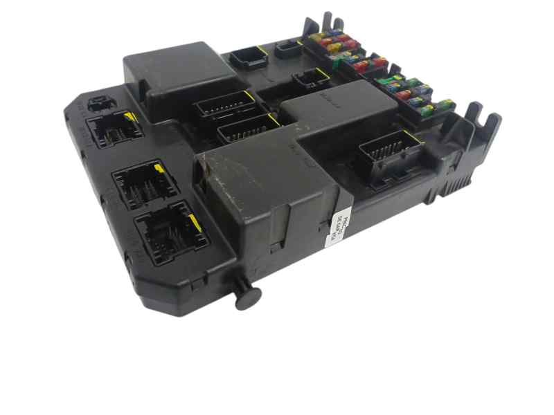 CAJA RELES / FUSIBLES