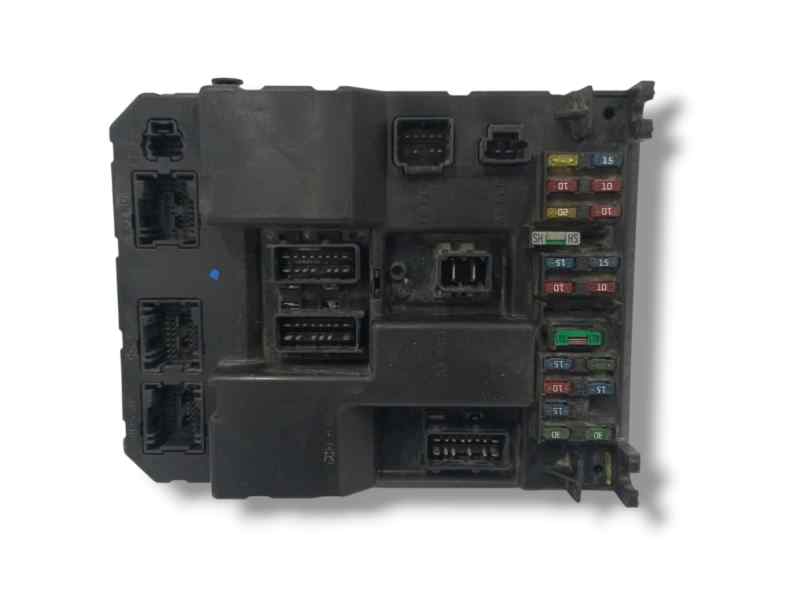 CAJA RELES / FUSIBLES