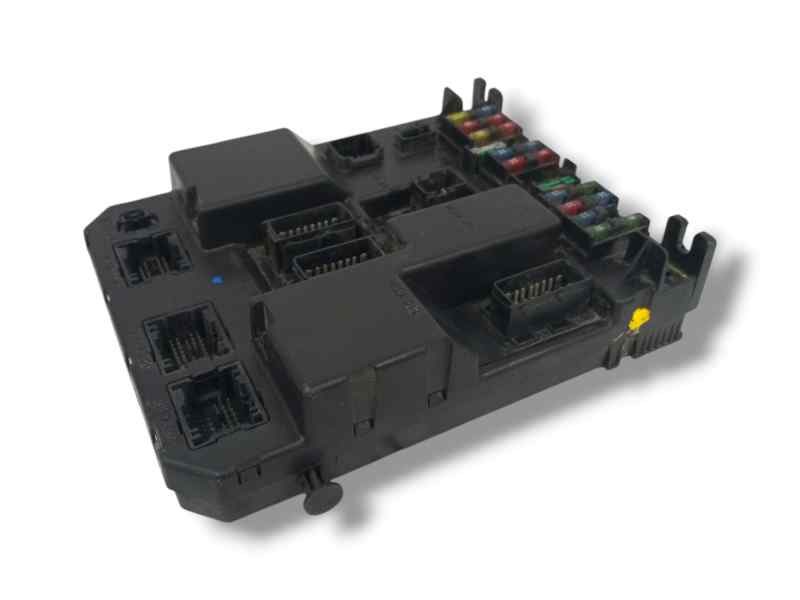 CAJA RELES / FUSIBLES