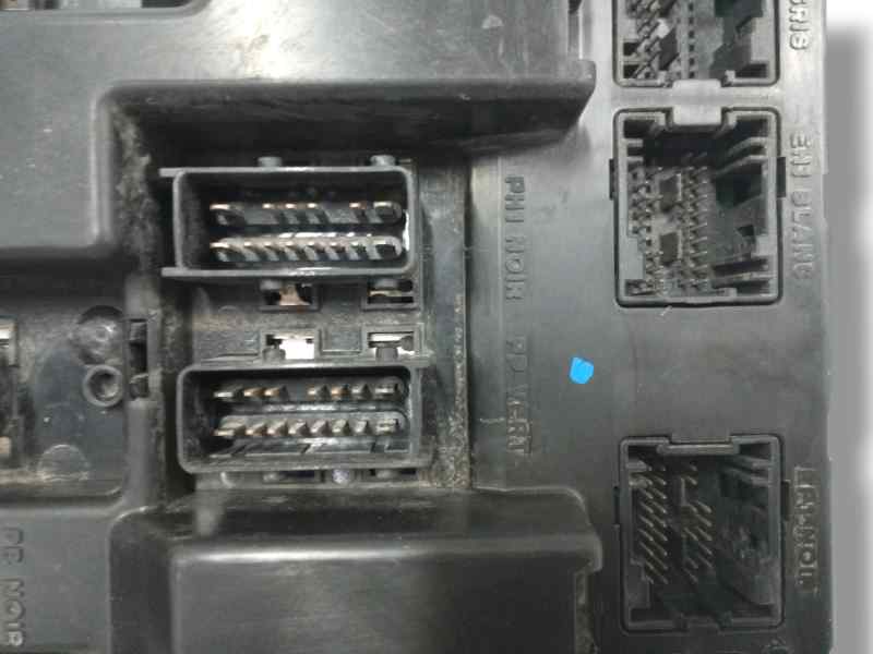 CAJA RELES / FUSIBLES