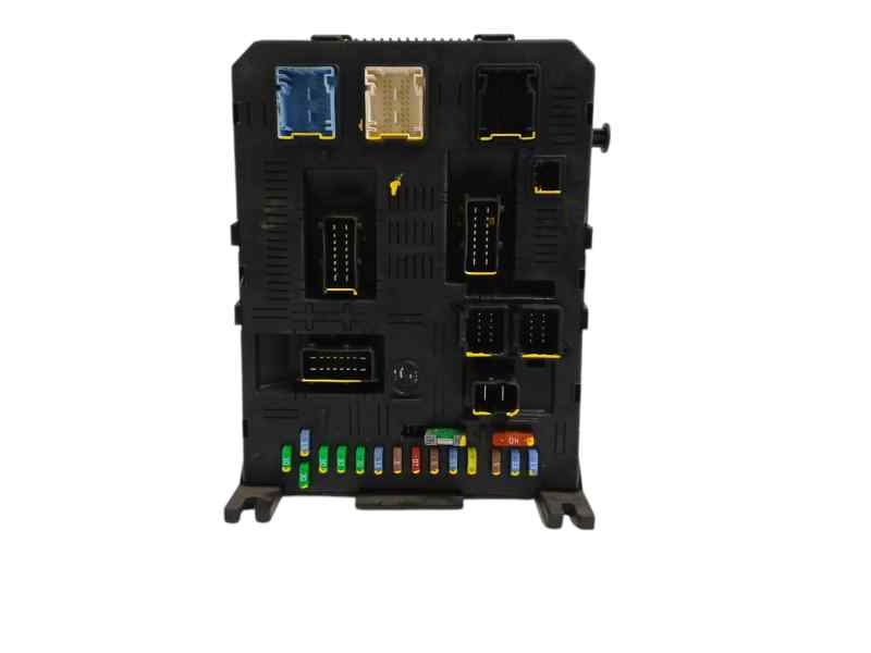 CAJA RELES / FUSIBLES