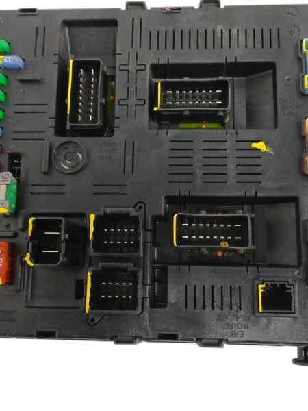 CAJA RELES / FUSIBLES
