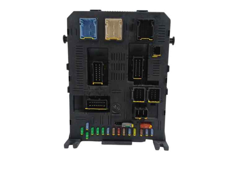 CAJA RELES / FUSIBLES