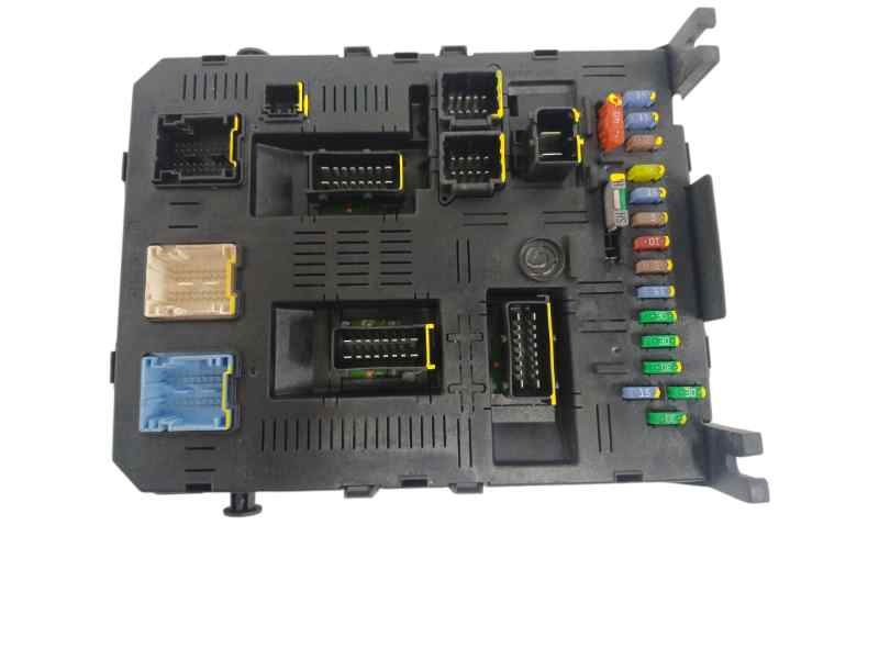 CAJA RELES / FUSIBLES