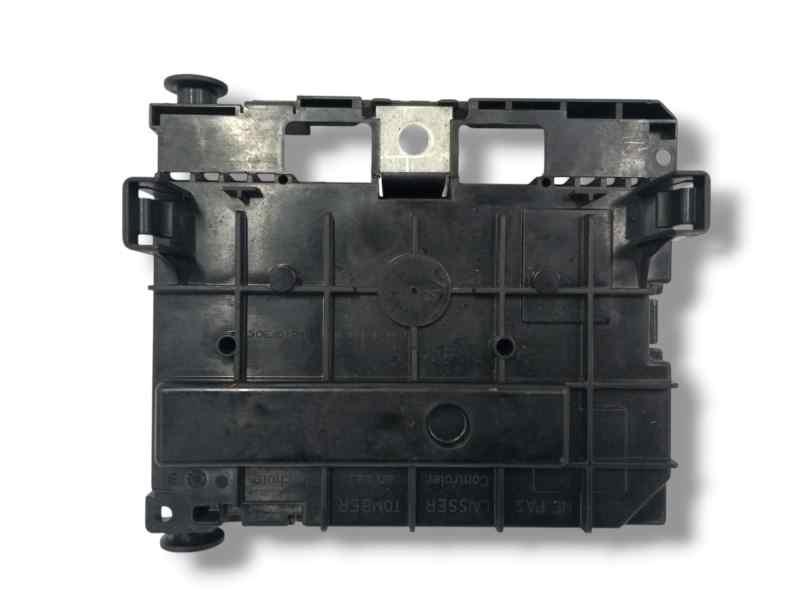 CAJA RELES / FUSIBLES