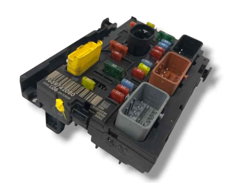 CAJA RELES / FUSIBLES