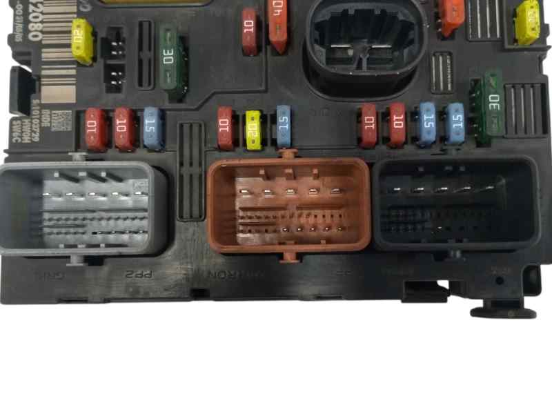 CAJA RELES / FUSIBLES