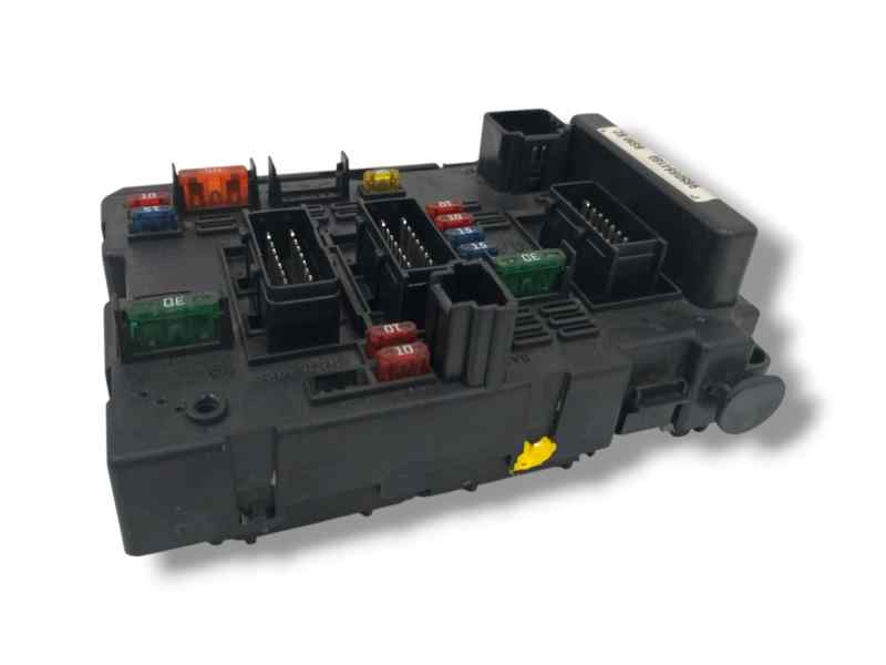 CAJA RELES / FUSIBLES