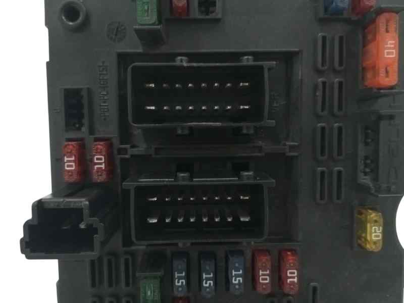 CAJA RELES / FUSIBLES