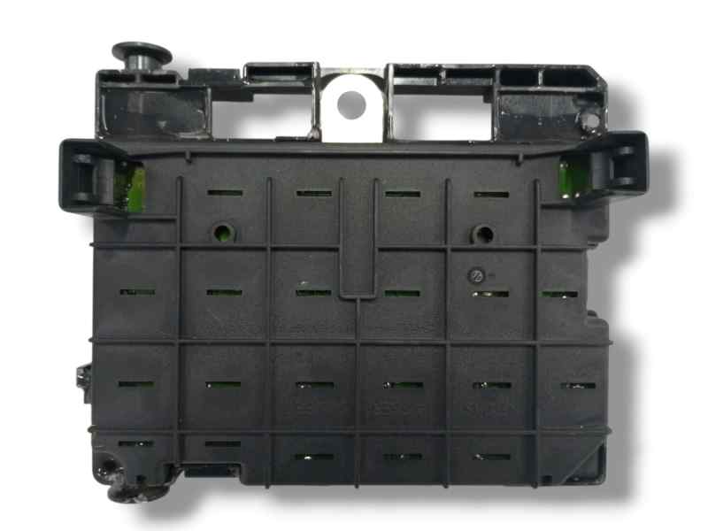 CAJA RELES / FUSIBLES