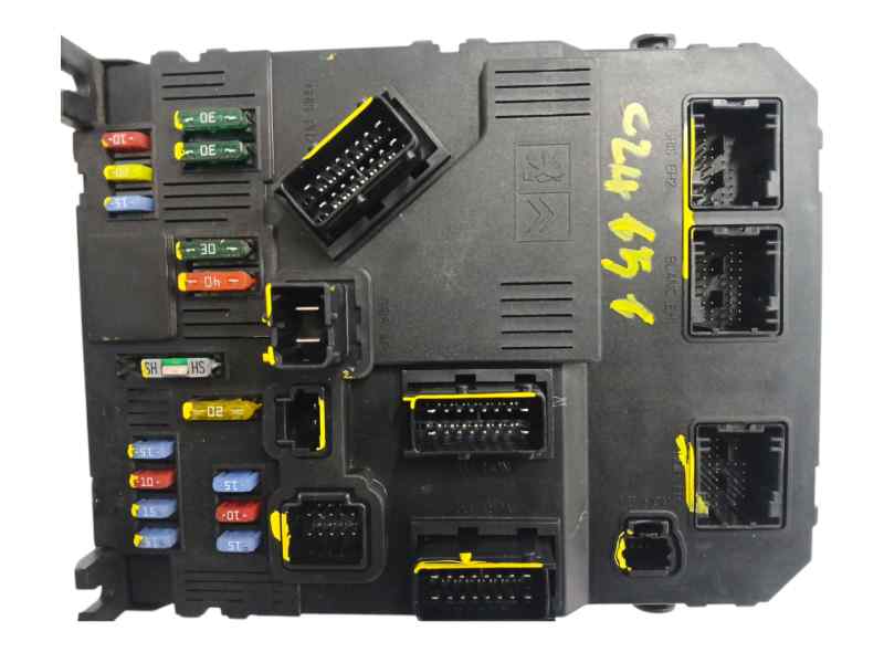 CAJA RELES / FUSIBLES