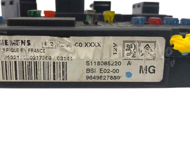 CAJA RELES / FUSIBLES