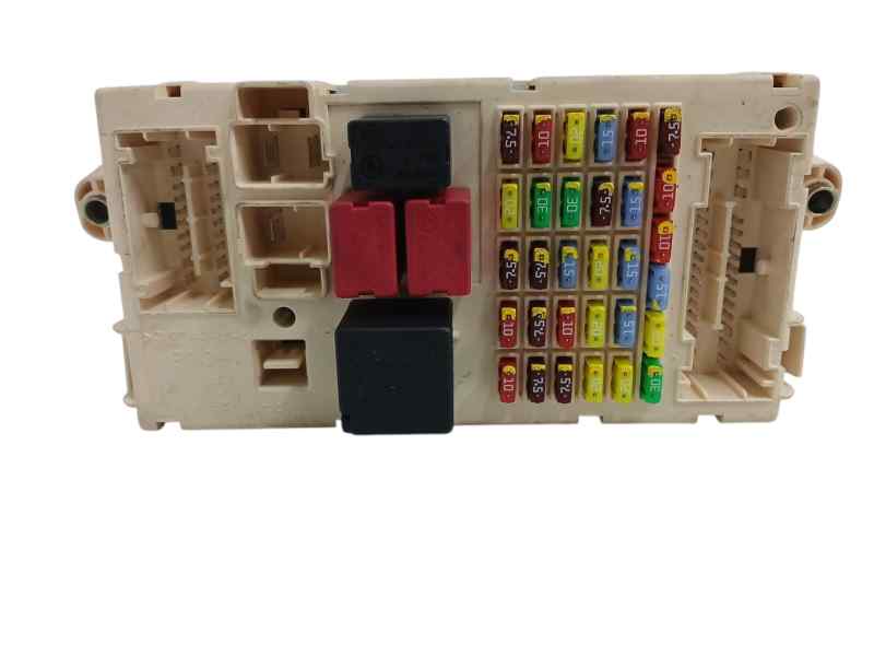 CAJA RELES / FUSIBLES