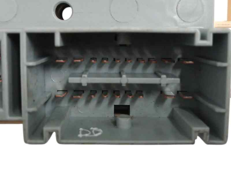 CAJA RELES / FUSIBLES