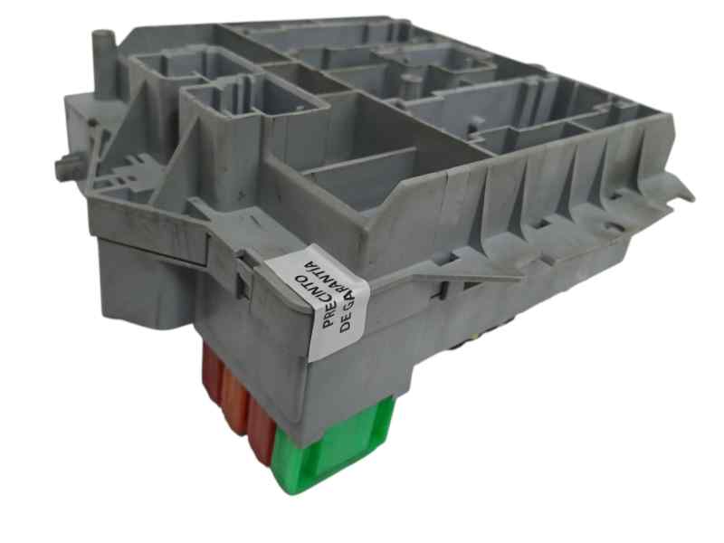 CAJA RELES / FUSIBLES