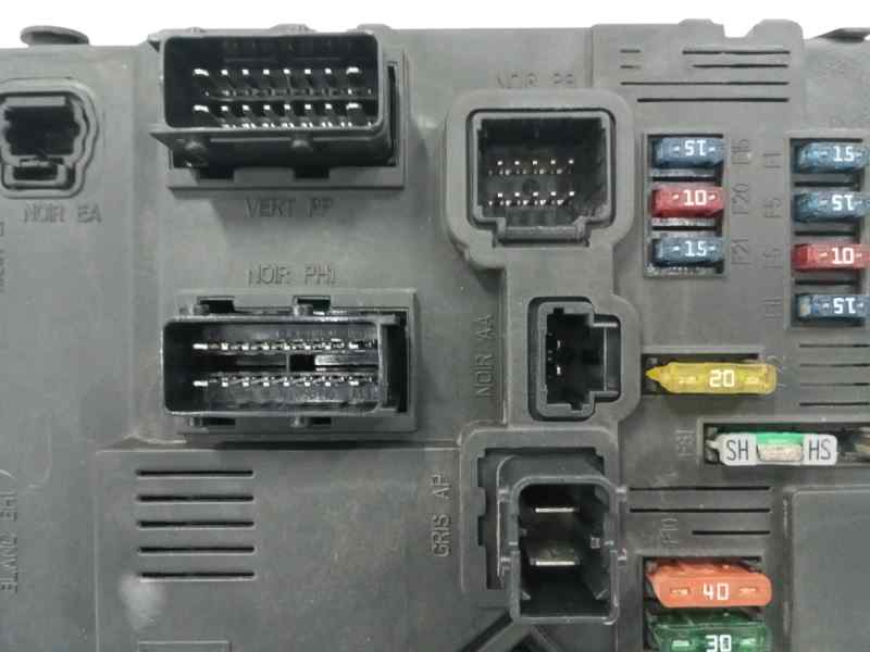 CAJA RELES / FUSIBLES