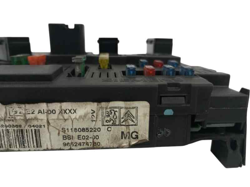 CAJA RELES / FUSIBLES